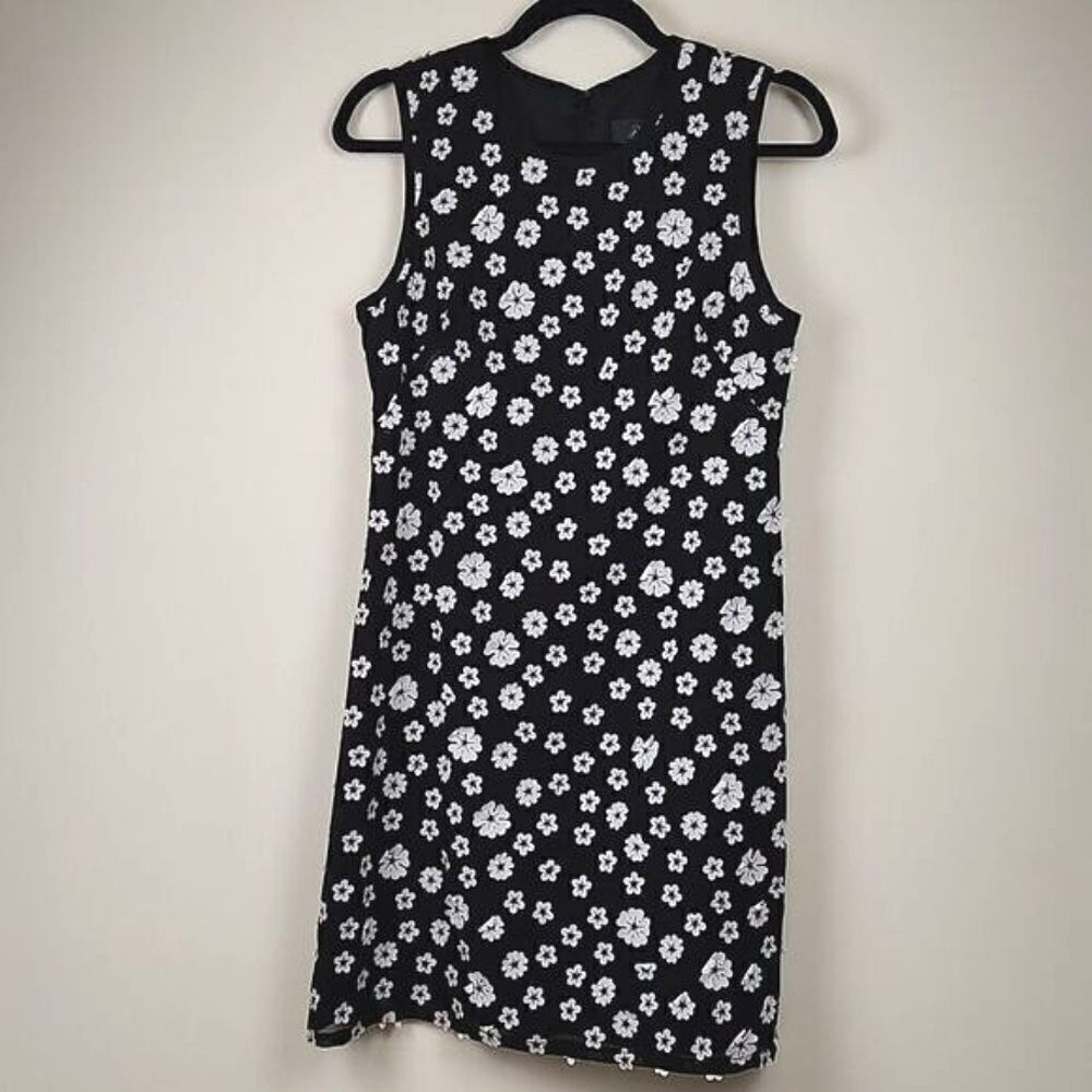 Adrianna Papell Sleeveless Floral Overlay Shift Dress 3D White Flower Applique